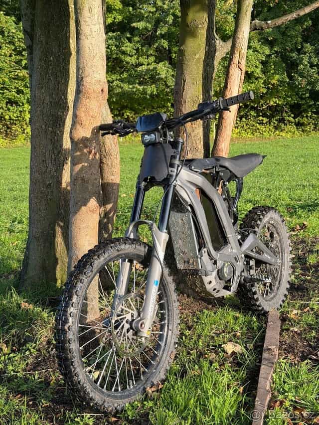 SurRon Light Bee L1e – 17 kW, nová baterie 56Ah v záruce