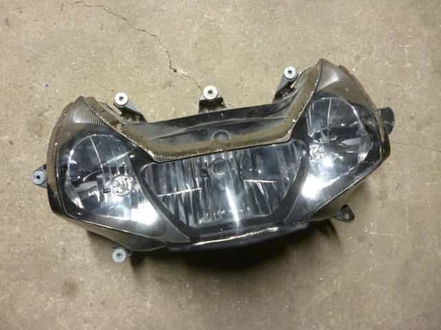 Honda CBR 954 RR Fireblade. Přední světlo.  Rok 2003