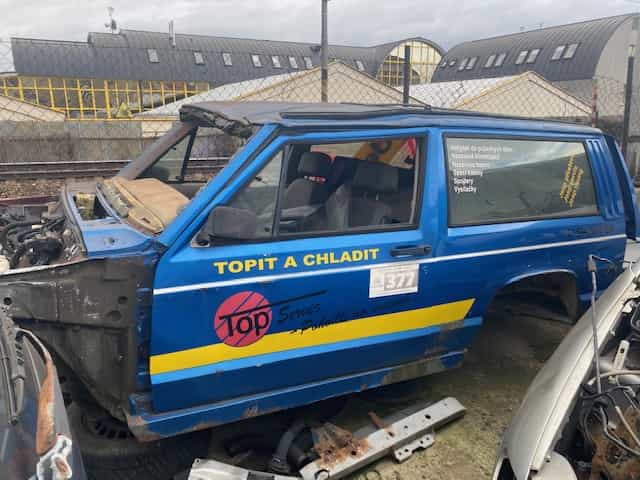 Jeep Cherokee XJ sport 4,0i  třídveřák