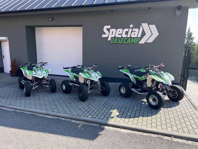 Suzuki LTZ 400, stunt, po zadnim,