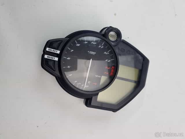 Kupim budiky, predne svetlo Yamaha R1 rn22