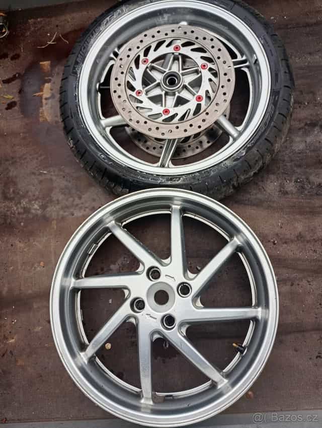 Honda VFR 750 RC 36 l kompletní kola