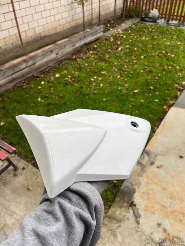 Krovka - kryt sedla bmw s1000rr