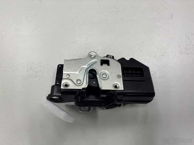 Zámky dveří levá strana