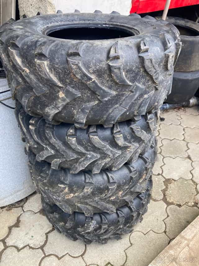Pneu na čtyřkolku UTV