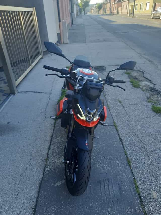 Aprilia Tuono 457