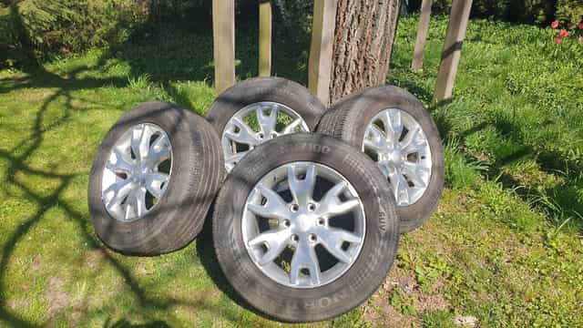 Prodám original 18" disky na Ford F250 SUV vč. pneu