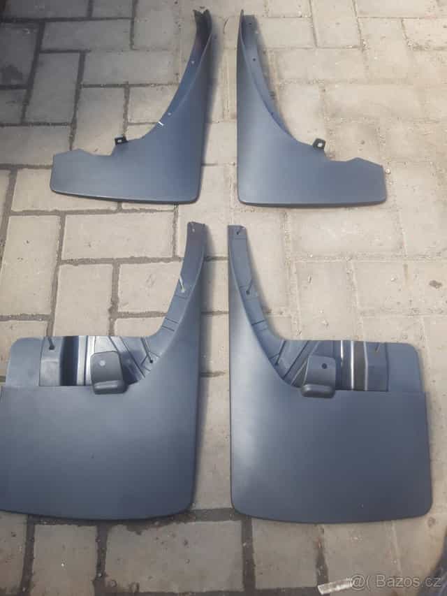 Zástěrky lapače nečistot Nissan Navara D40