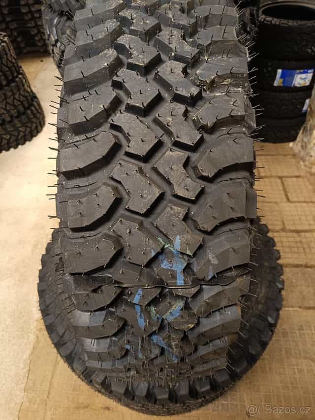 Prodám offroad pneu 235/75 R15 Dakar