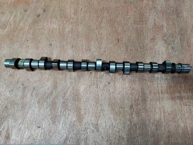 Vačková hřídel Nissan Patrol Y61