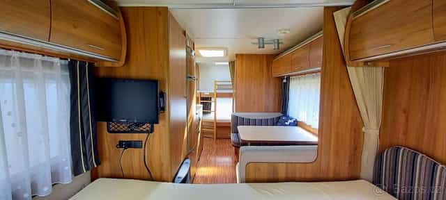 Karavan s palandami,vel.lednice Burstner Averso 500 TK 2008