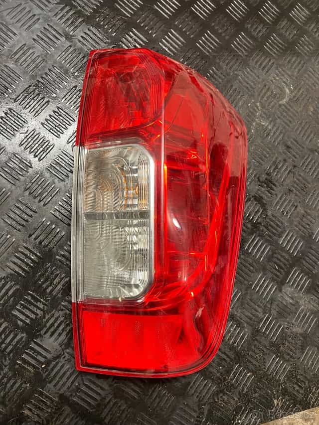 Zadní světlo Nissan Navara