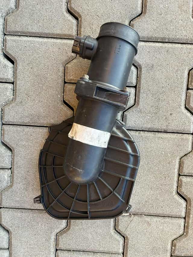 Prodám originál váhu vzduchu Nissan Patrol Y61 116kw