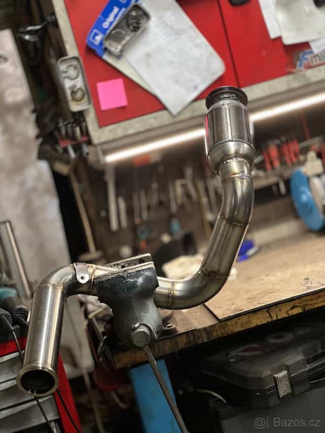 Nerezový sportovní výfuk