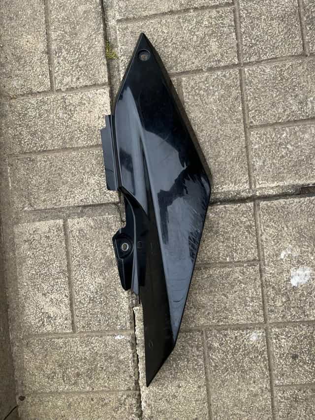 Yamaha wr 125 X/R pravý zadní plast