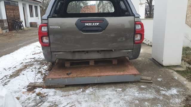 TOYOTA HILUX INVINCIBLE DC - korba