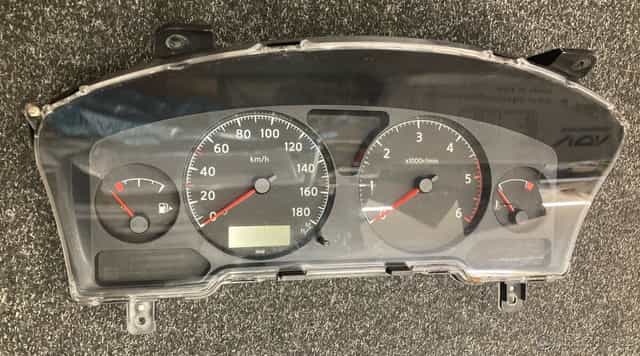 Budíky / tachometr Nissan Patrol Y61 GU4