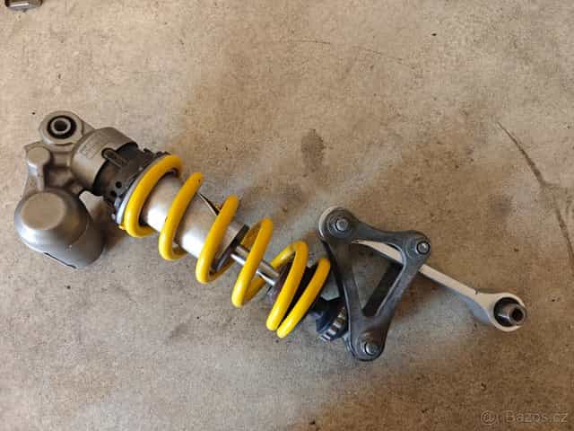 Yamaha YZF-R6 - centrální  tlumič - chladič -  sada zámků