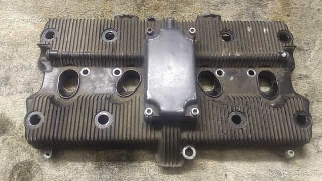 Suzuki GSX-R 750 (1985-1987) - rozvodové víko