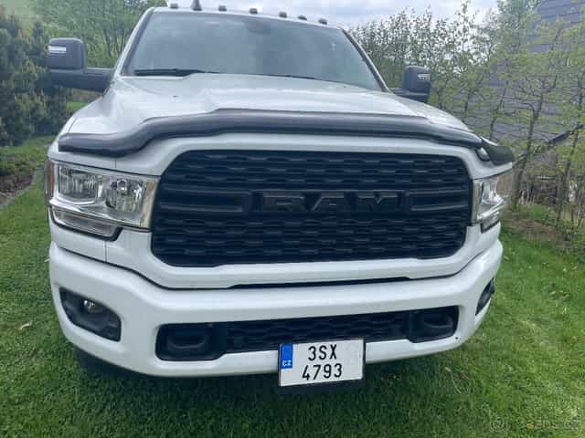 Dodge Ram 2500 deflektor kapoty