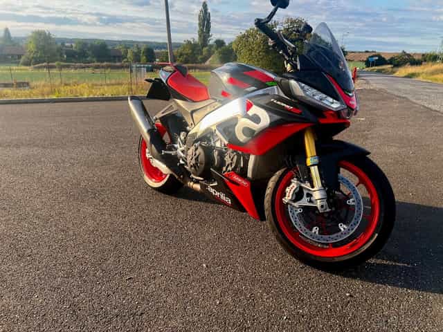 Aprilia Tuono V4 Factory