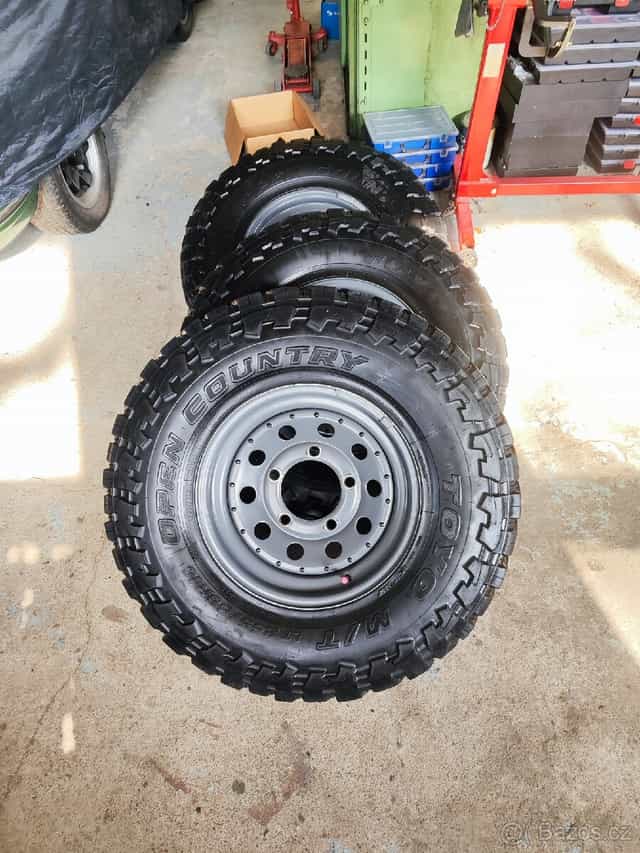 Kola Land Rover defender