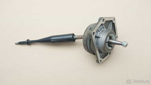 Nissan Navara a Pathfinder  : Řadící páka 32839EA20B