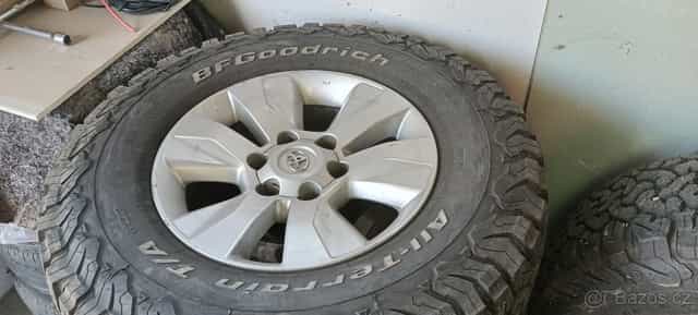 Original kola Hilux 2019, pneu 285/70 R17