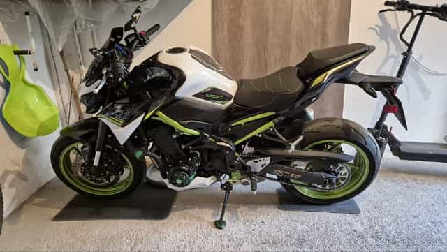 Kawasaki z900 R.v.2021