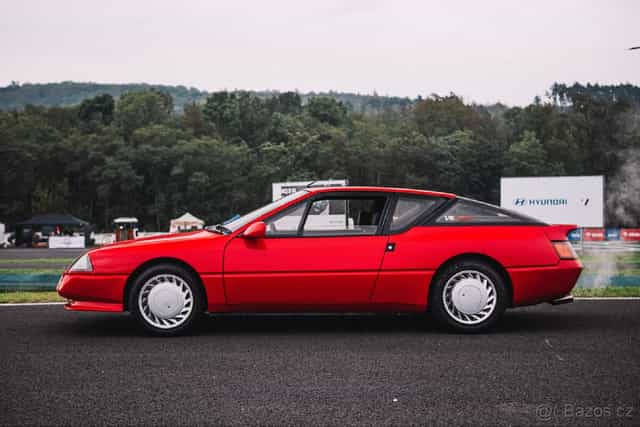 Alpine V6 Turbo, D502, velmi dobrý stav.