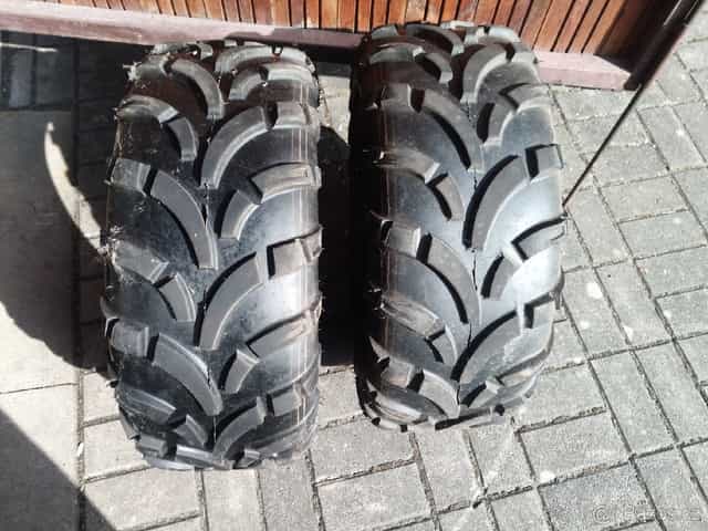 Pneu na čtyřkolku r14