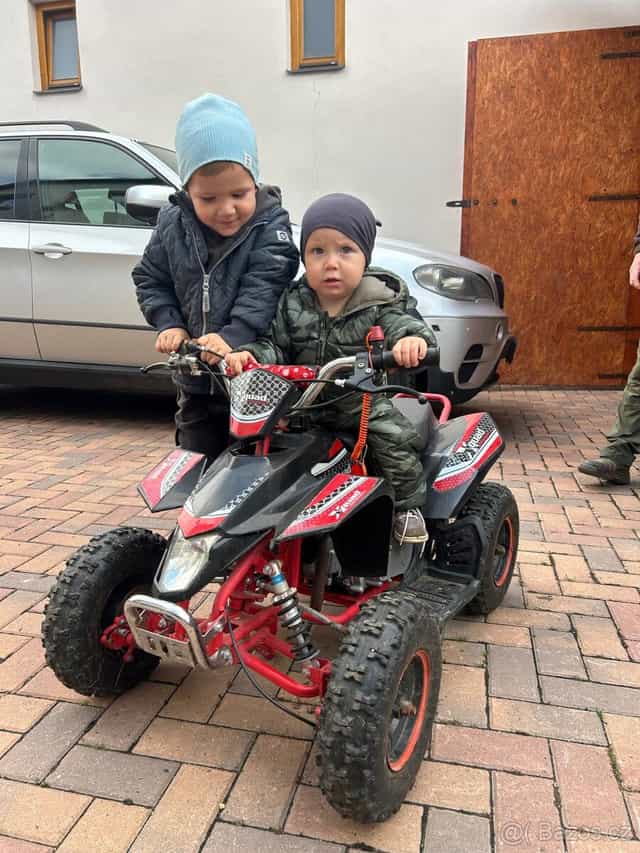 Dětská čtyřkolka