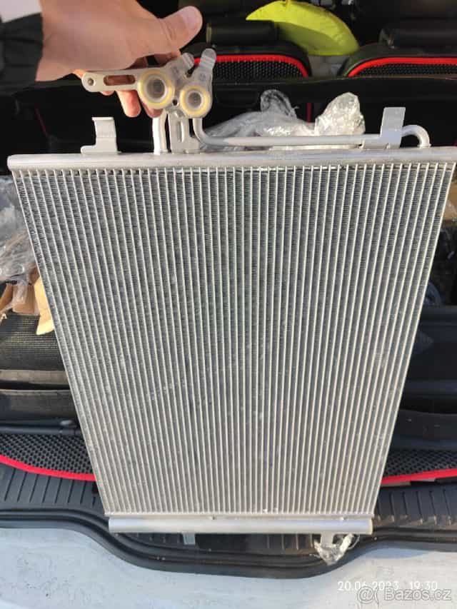 Chladič klimatizace Ford,( Land Rover - Range Rover )