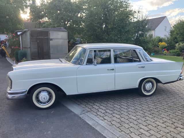 Mercedes Benz 220S W111
