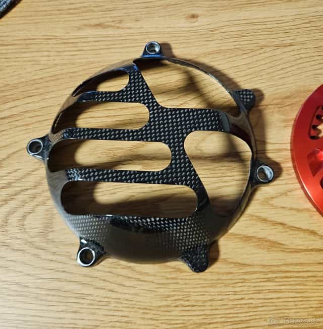 Karbon kryt na suchou spojku Ducati 900 750 800 1000ds