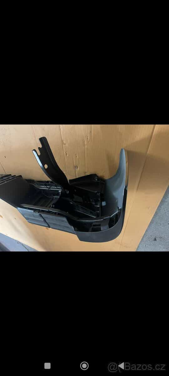 Zadní nárazník Toyota hilux 2025