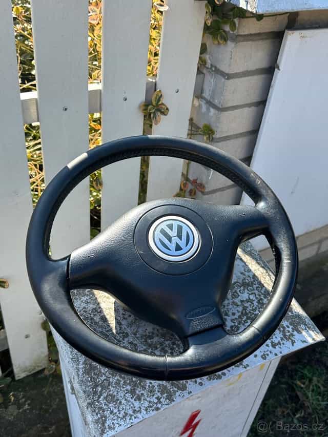 Tříramenný volant VW