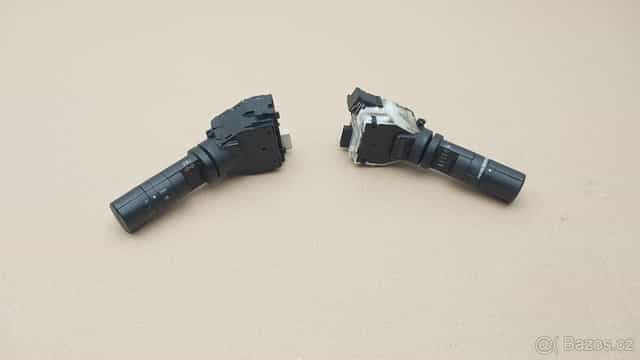 Nissan Navara a Pathfinder  : Páčky blikačů světel stěrač