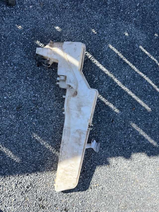 Nádobka ostřikovačů  Alaskan Navara