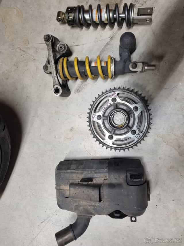 Zadní centrální tlumič Suzuki GSXR 600/750 06-08