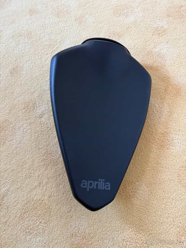 Zadní sedlo Aprilia Tuono V4