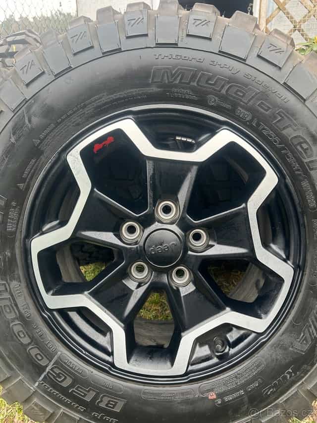 Jeep Gladiátor nová originální kola 2021 BF Goodrich