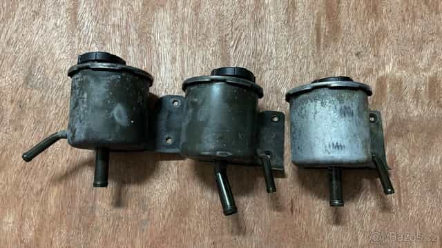 Nádoba servo kapaliny Nissan Patrol