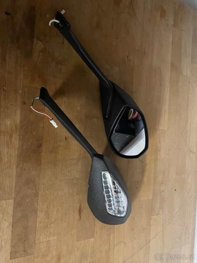 Ducati Panigale V4 zrcatka