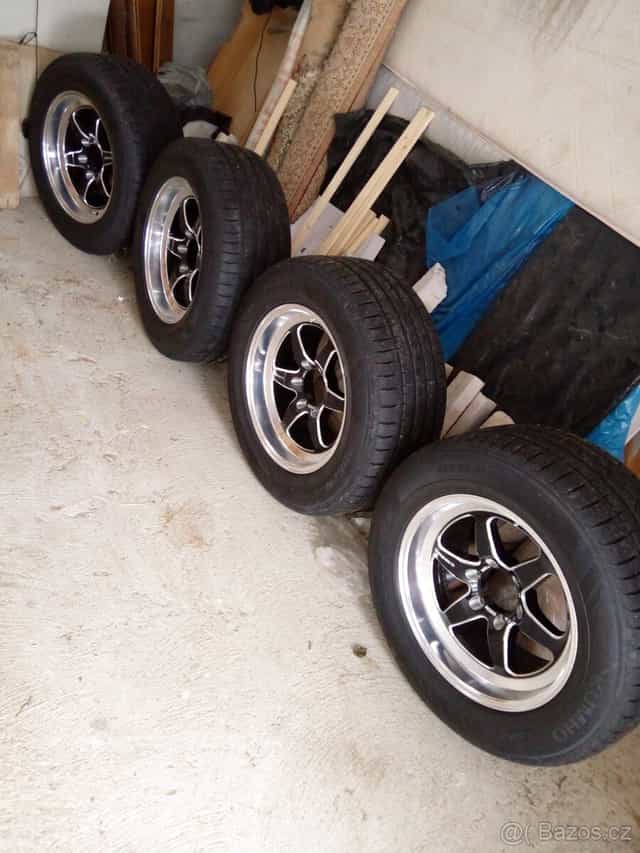 Hilux 18" kola+ pneu+ rozsir.podlozky