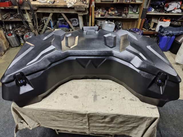 Zadní box na čtyřkolku-zánovní