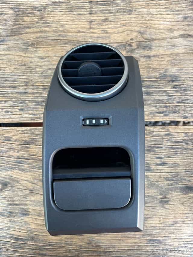 boční panel ventilace + držák na díly Land Rover Discovery 3