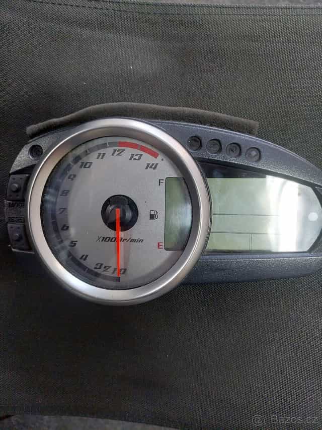 Kawasaki z750 2008 budíky,  tachometr, displej