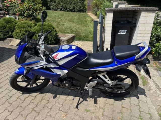 Honda CBR 125R r.v. 2007,  9 860 km, 1. majitel