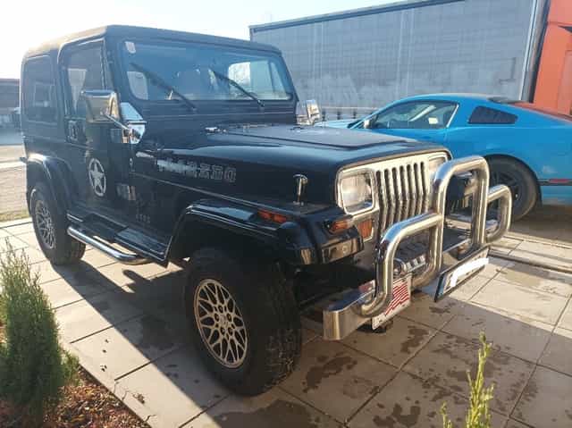 Jeep Wrangler 4.2 1988 Laredo 4x4  super stav